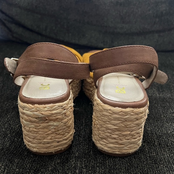 Yellow wedge sandal by BC (born in California) - Picture 6 of 9